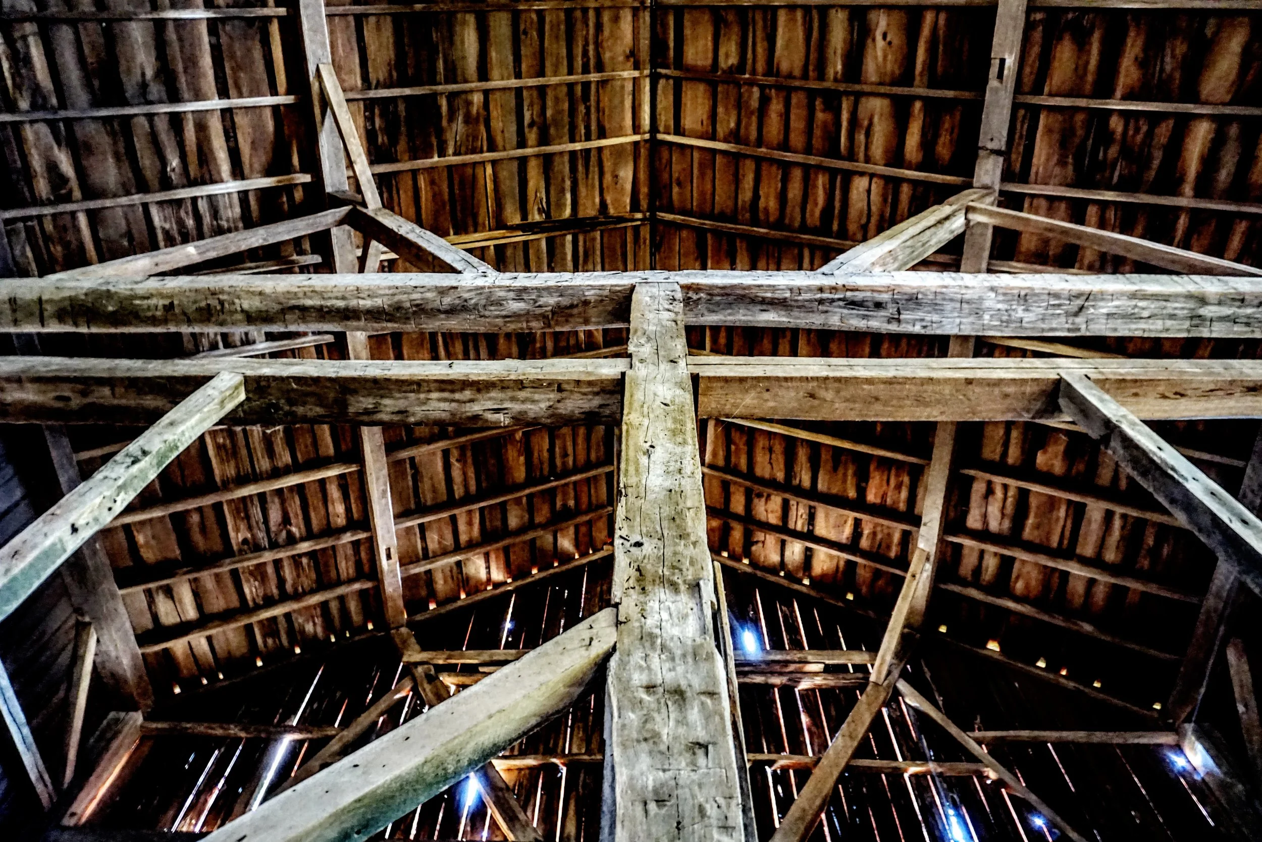 BARNBEAMS.JPG
