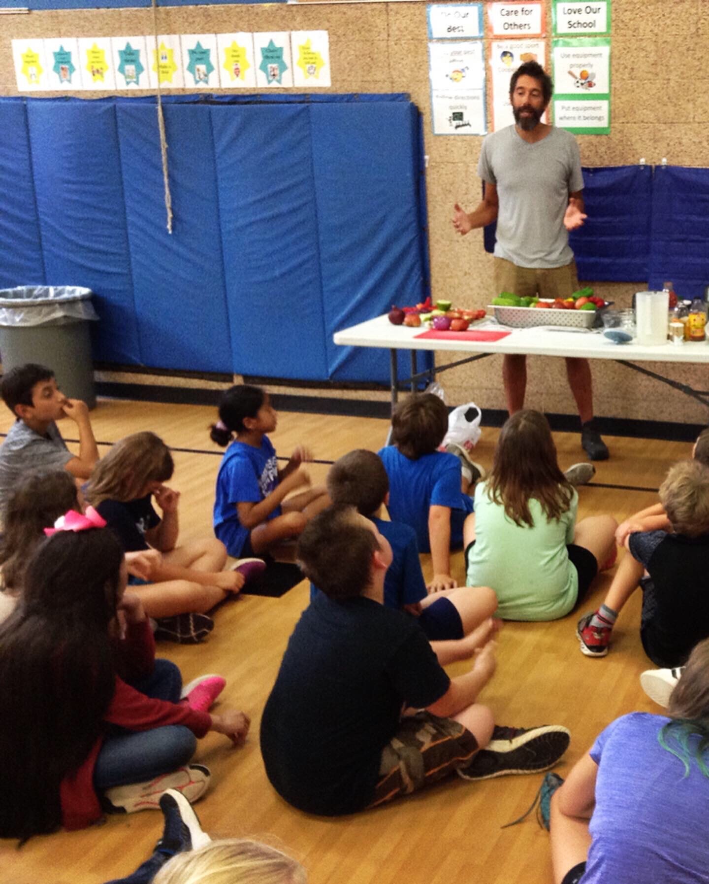  Farmer Billy talking with River Valley Elementary students about the nutritional benefits of school garden-grown tomatoes, peppers, and cucumbers (and HFFF onions and garlic) before using those ingredients to prepare and taste a late-Summer gazpacho