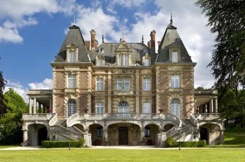 Château Bouffémont: French Countryside + Parisian glamour