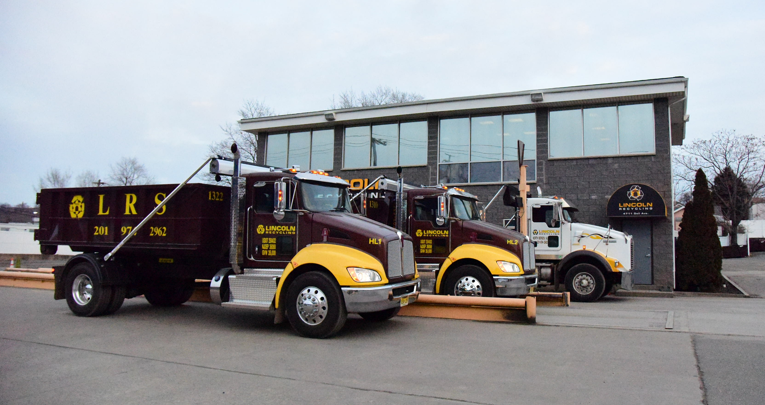 Lincoln Recycling Centers 10 20 30 and 40 yard dumpster rental in north bergen new jersey.png