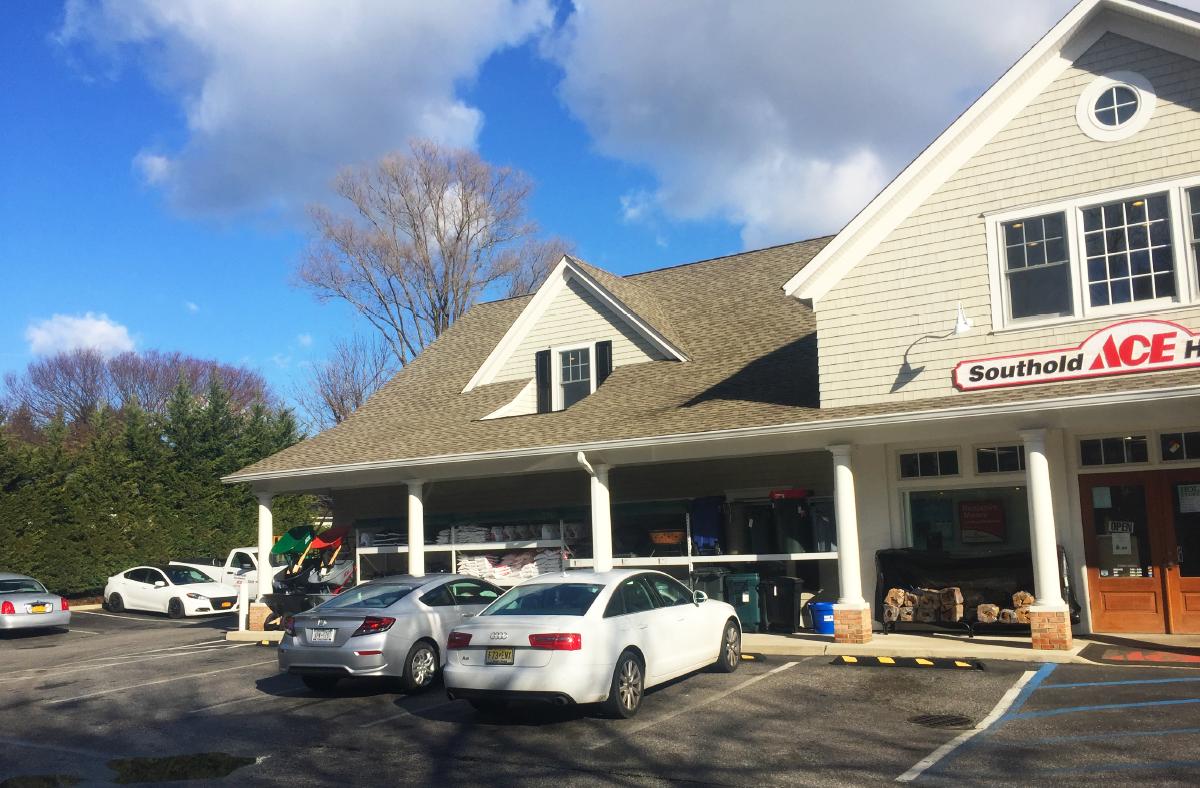 Southold Hardware Store 2017-01-03-9.png