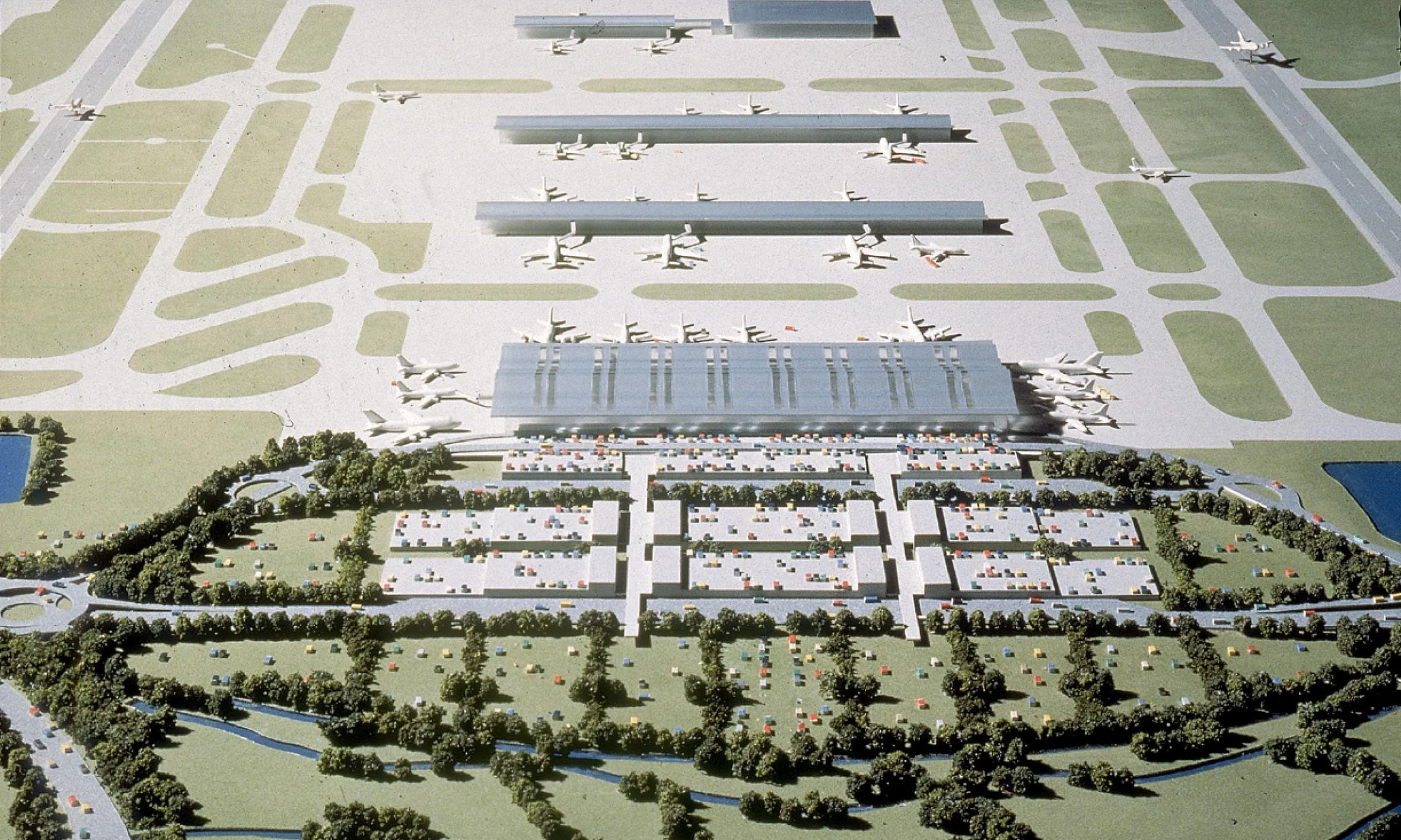 An engineering and architectural tour de force this breathtaking design added much needed capacity to Heathrow Airport. The huge column less structure also for total programme flexibility and future proof's the building. Stuart Forbes worked on this project whilst at Rogers Stirk Harbour + Partners