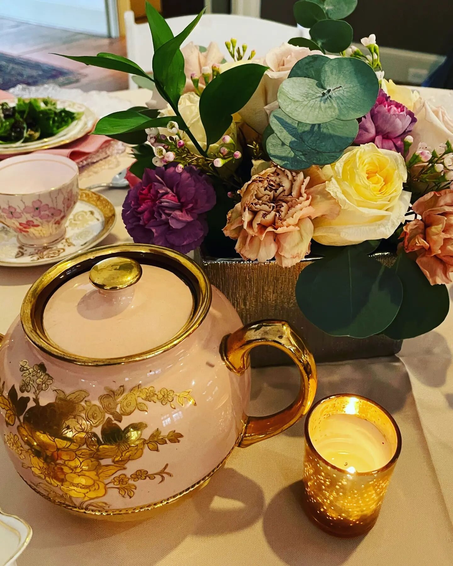 A Bridal Tea! Complete with all the trimmings to celebrate a beautiful Bride to be! 💕

Vintage Tea Sets provided by @vintageenglishteacup 
Event planned by @events_by_tiffany 
Florals provided by Kimberly @lovecreatedatl