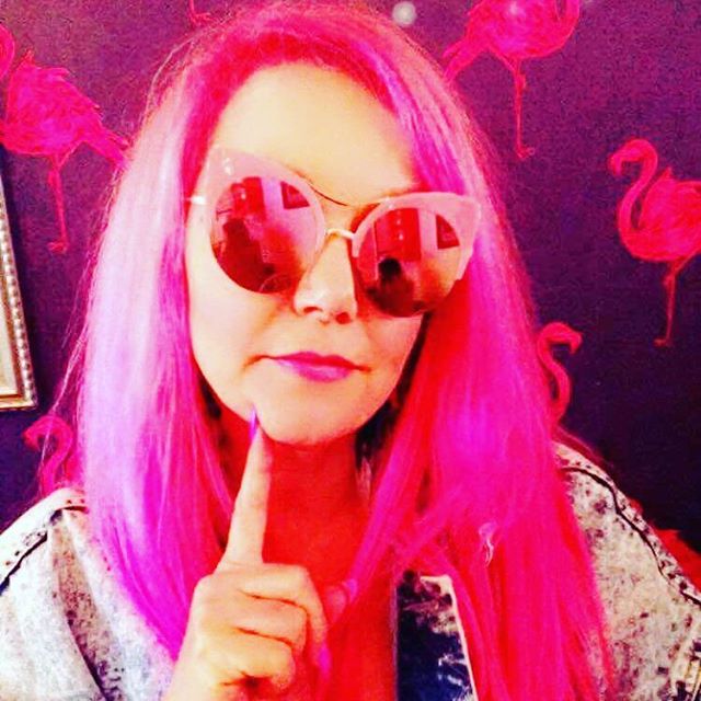THINK PINK 😍I love the healing power of colour and how happy it makes people feel. I've had so many people run up to me and watch people's faces light up when they see me. I throw them my laser sunbeam smile and can feel the energy lift. I think I'm
