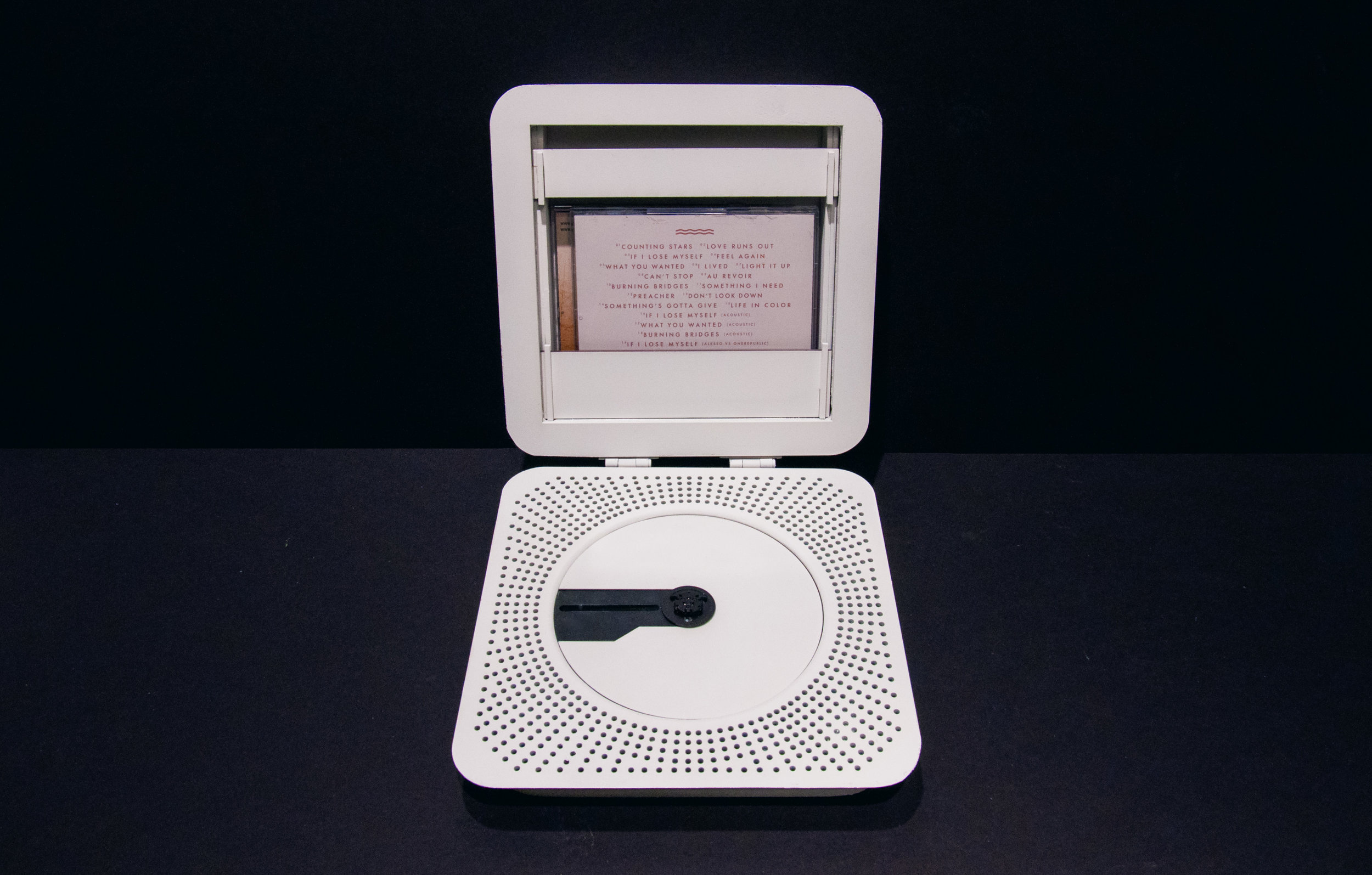 Waste Picker is a CD player and container box that visualize the problem of consumerism.