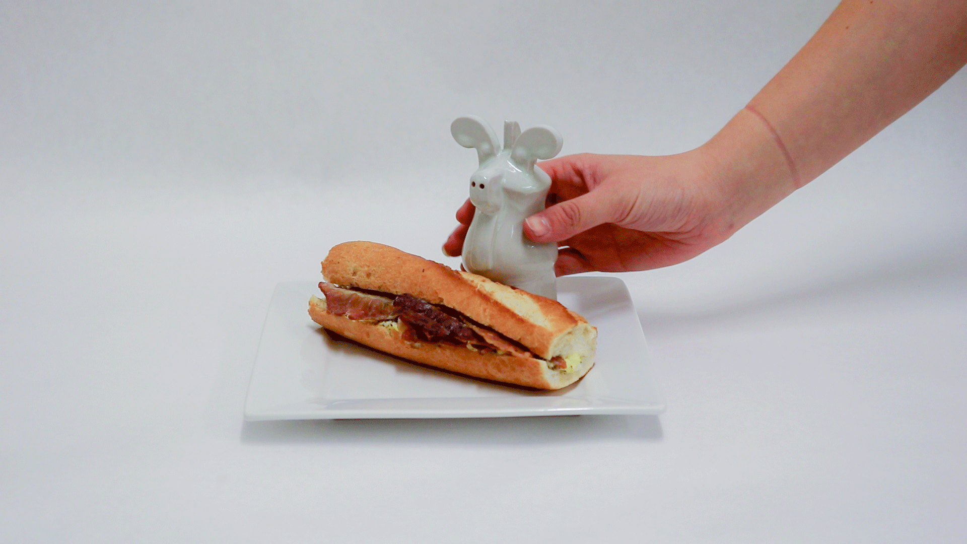 Salt-Shaker.gif