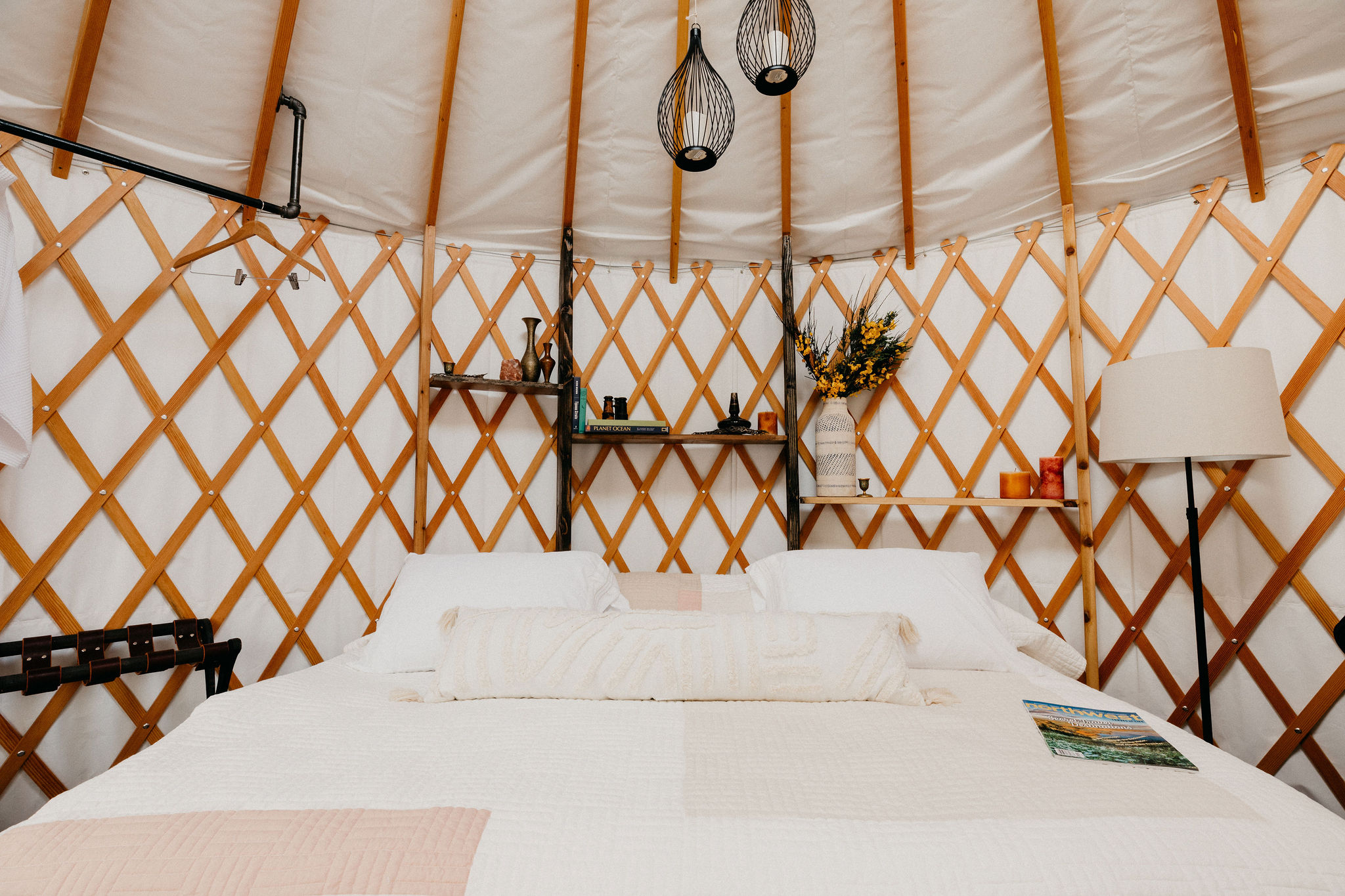 Queen bed with the most comfortable sheets and duvet
