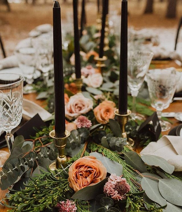 Anyone else dreaming of outdoor dinner parties even when it's freezing out? #sadiesfloral 📷: @nicoleashleyphoto