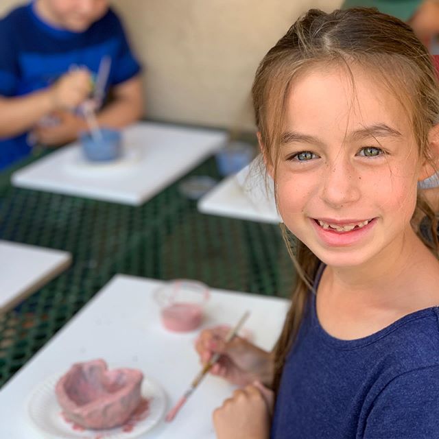 We are having so much fun at @okueducation on Wednesdays and Thursdays🥳! Here&rsquo;s another one of our favorite students creating a masterpiece in the after school program. It&rsquo;s almost time to bring finished projects home 🤩.
#ceramics #cera