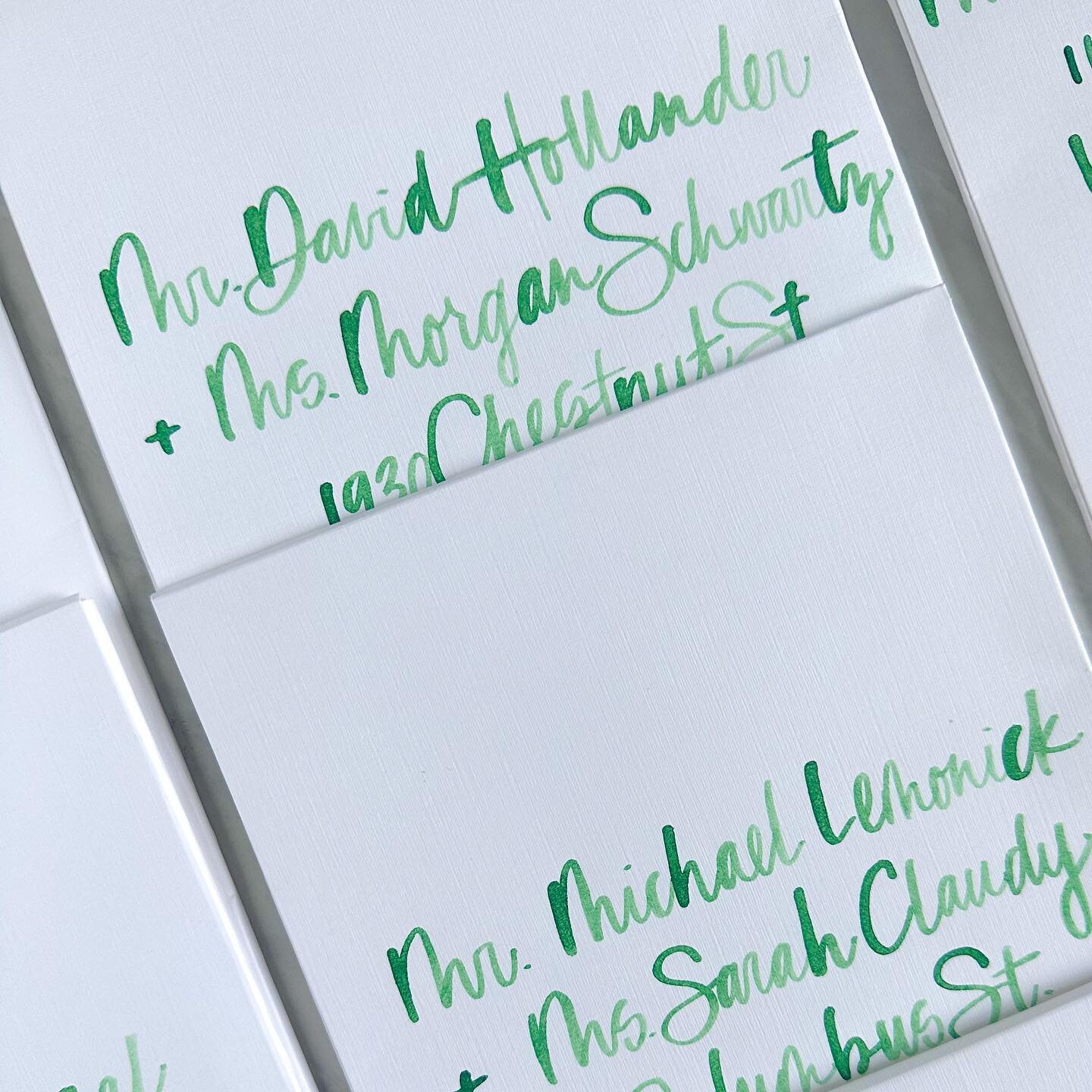 Take your guess! Green addressing for Christmas🎄or for a destination wedding in Mexico ☀️ ?
.
.
.
.
.
#envelopeaddressing #moderncalligraphy #watercoloraddressing #weddinginvitations #thedailywedding #brushlettering #weddingdaypaper #weddingdaypaper