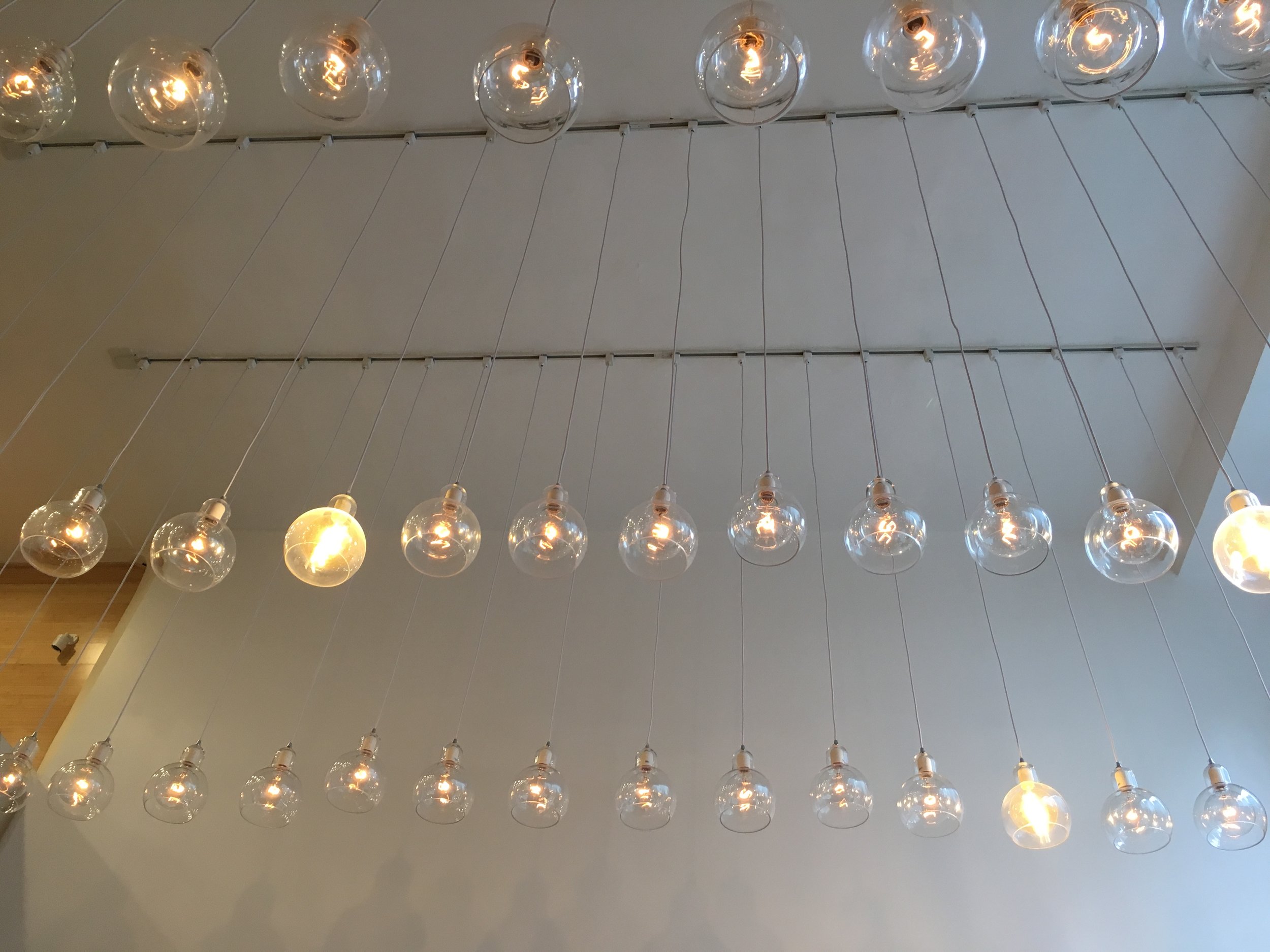 Hanging pendulum light bulbs 