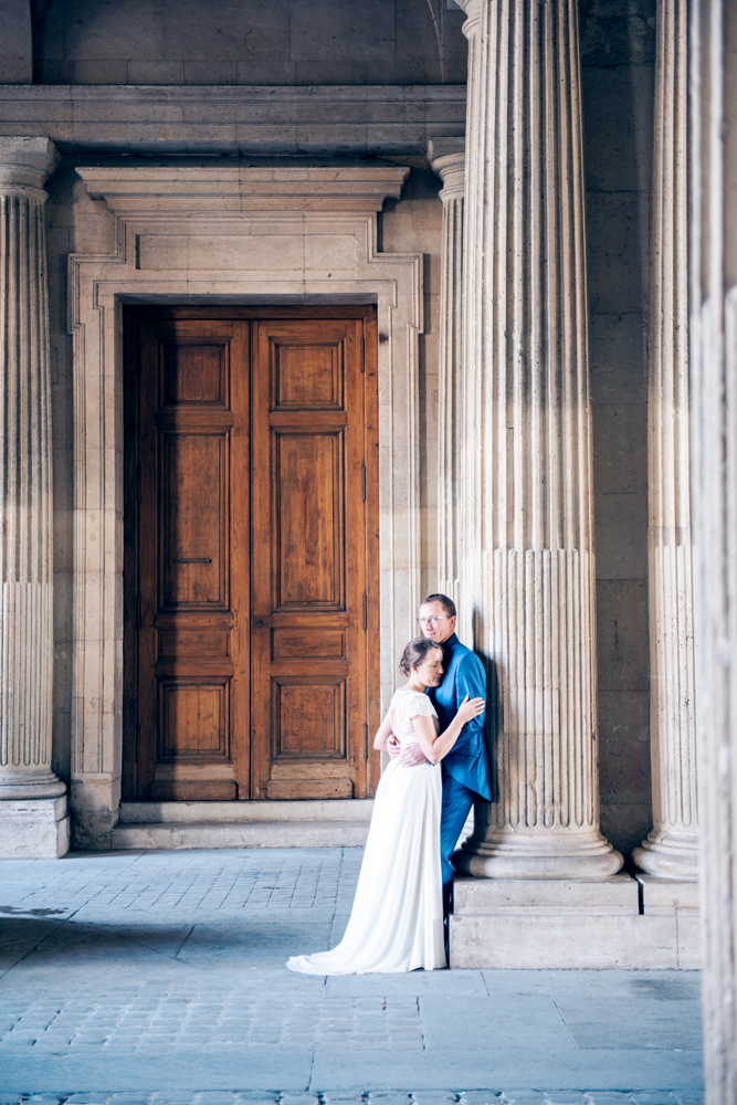 Paris photographer - Post wedding photo shoot in Paris with Perrine and Boris at the Louvre museum