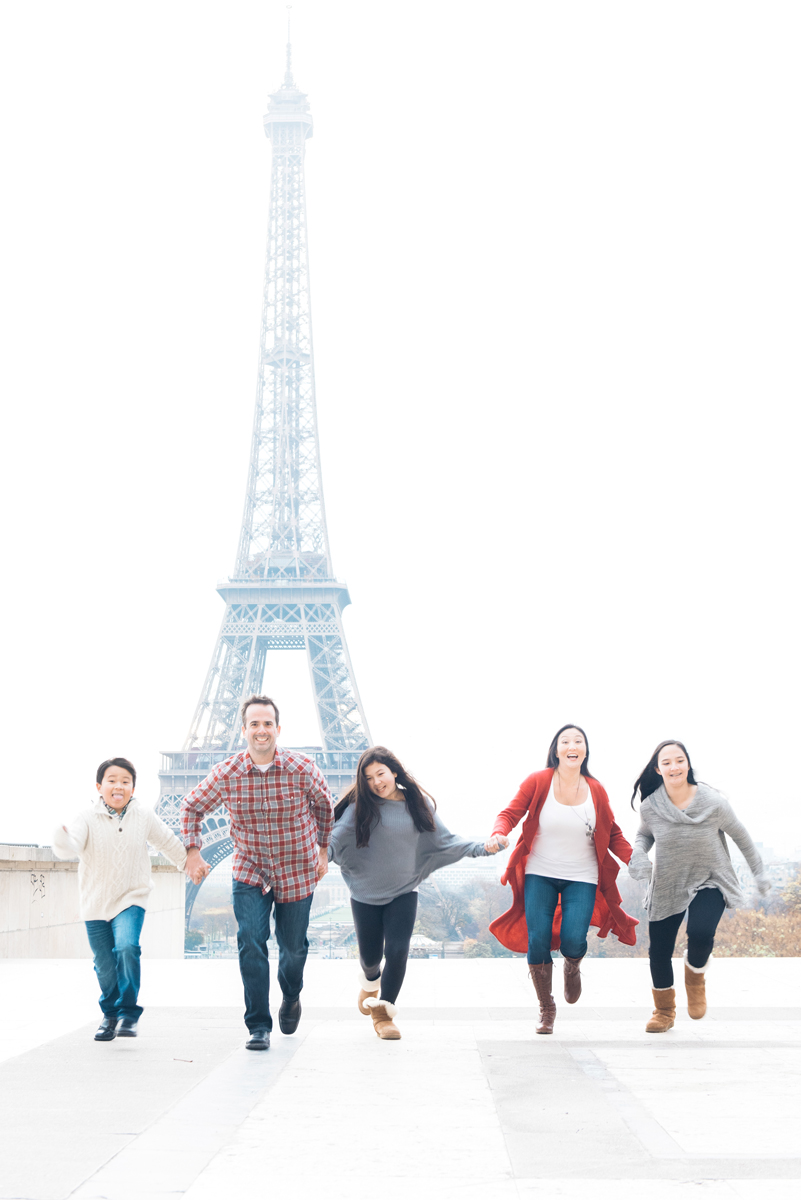 Paris photographer - Family fun at the Eiffel tower