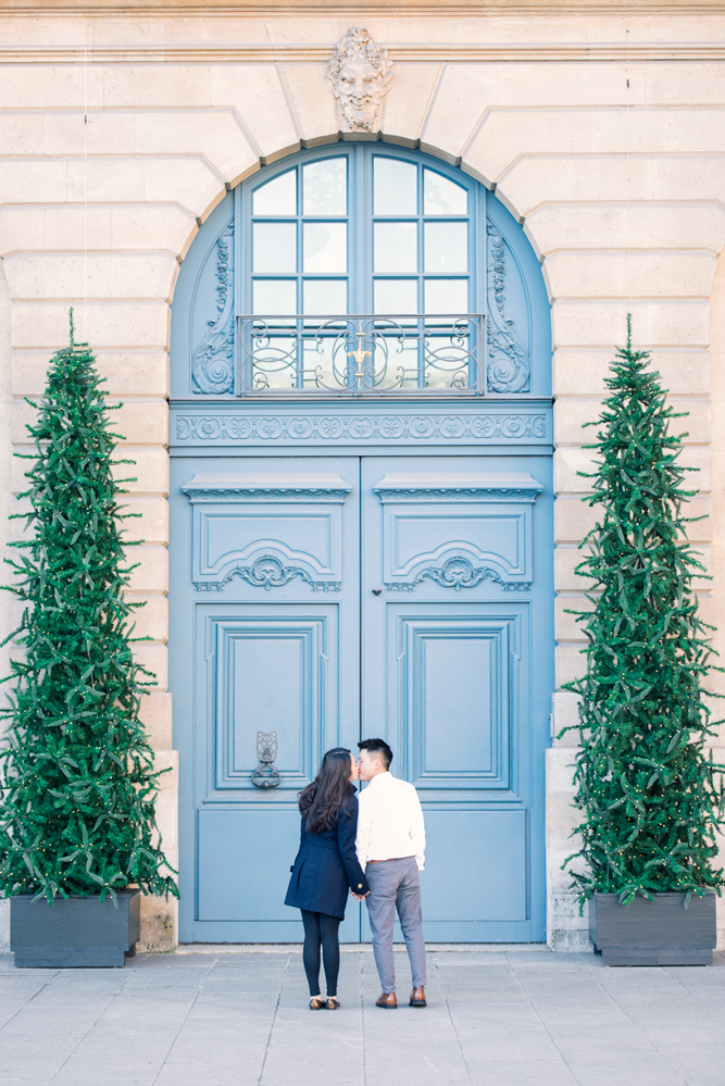 Paris-photographer-honey-moon-in-Paris-blue-door.jpg