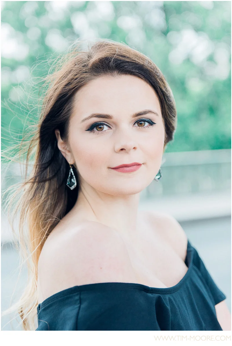 Photographer-in-Paris---Portrait-of-Carina-in-Paris.jpg
