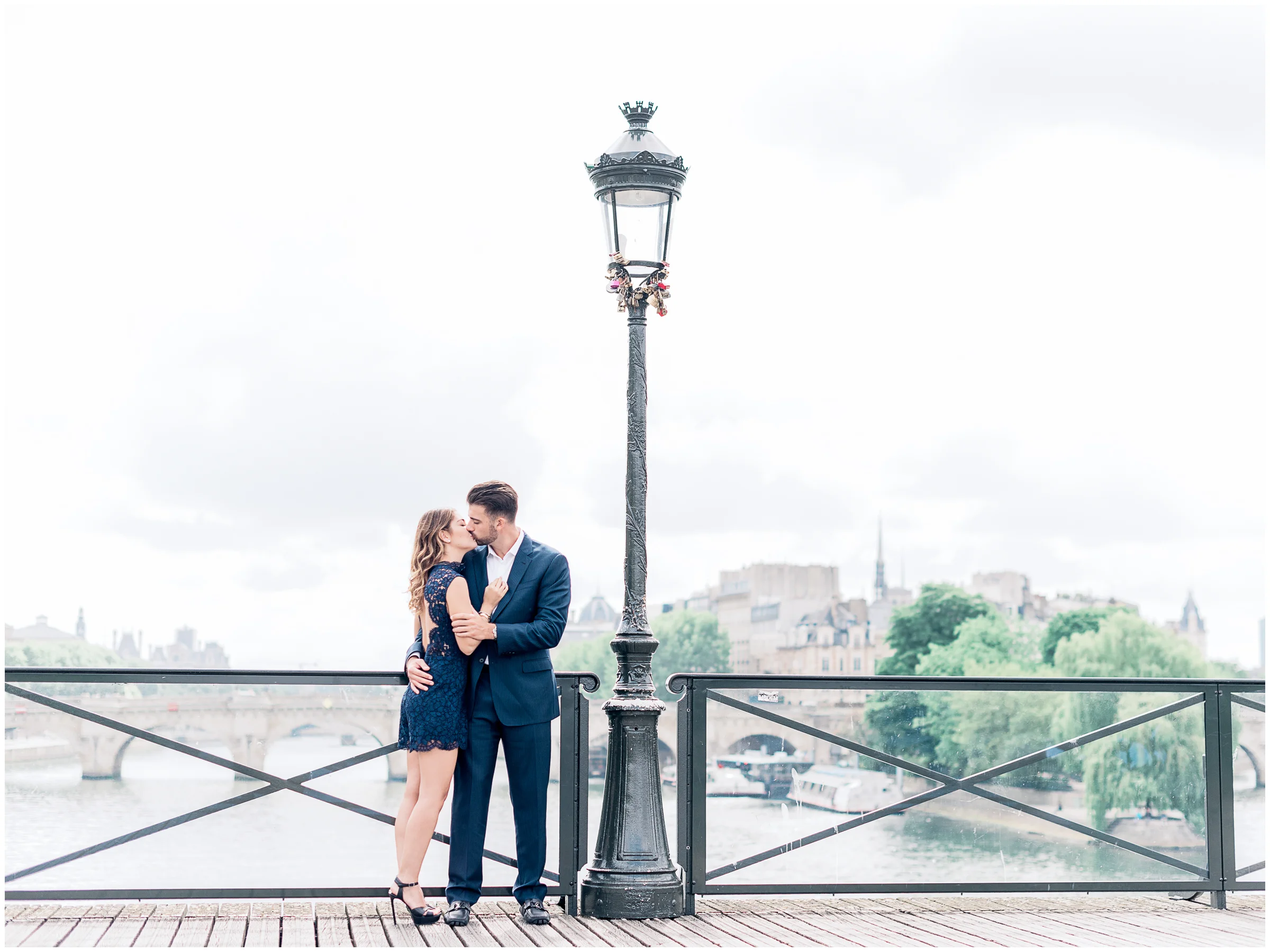 Paris Photographer - kiss in Paris love bridge.jpg