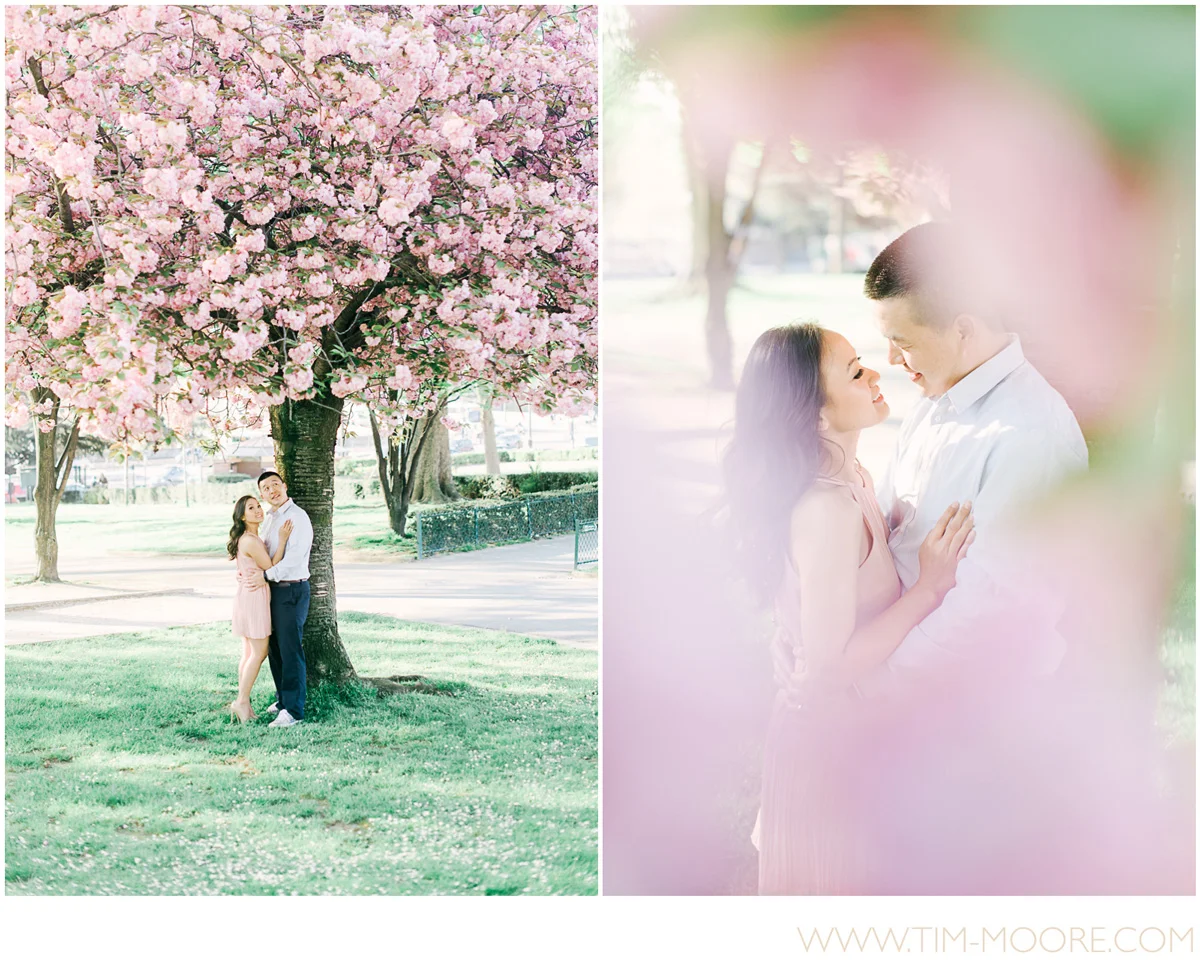 Paris photographer Tim Moore - wonderful spring photo shoot around the Eiffel Tower with this couple enjoying the incredible cherry blossom in Paris
