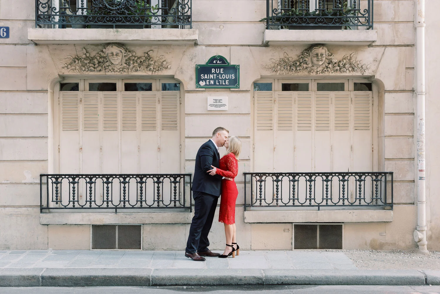 Paris Photographer Tim Moore with our elegant couple kissing on the Saint-Louis Island, one of the most iconic places in Paris.