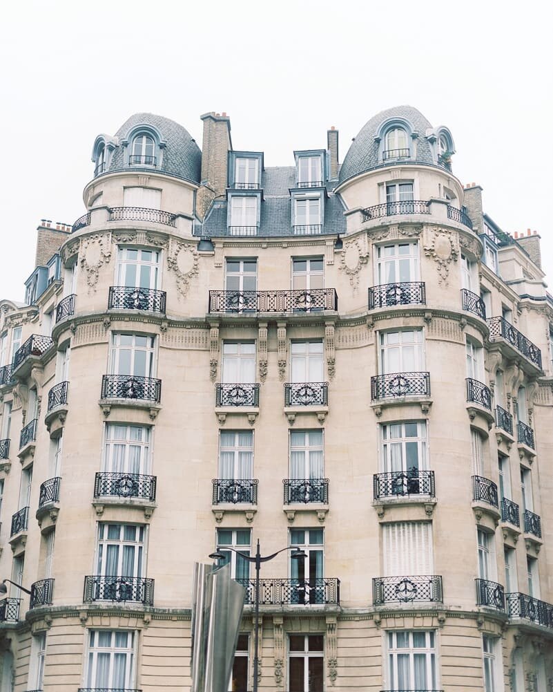 Those typical parisian buildings you'll fall in love with...
.
#paris #parisarchitecture #architecture #parisphotographer #france #parisjetaime #parismonamour #timeless #mashpics #darlingescapes #justgoshoot #sidewalkerdaily #photographerinparis #par