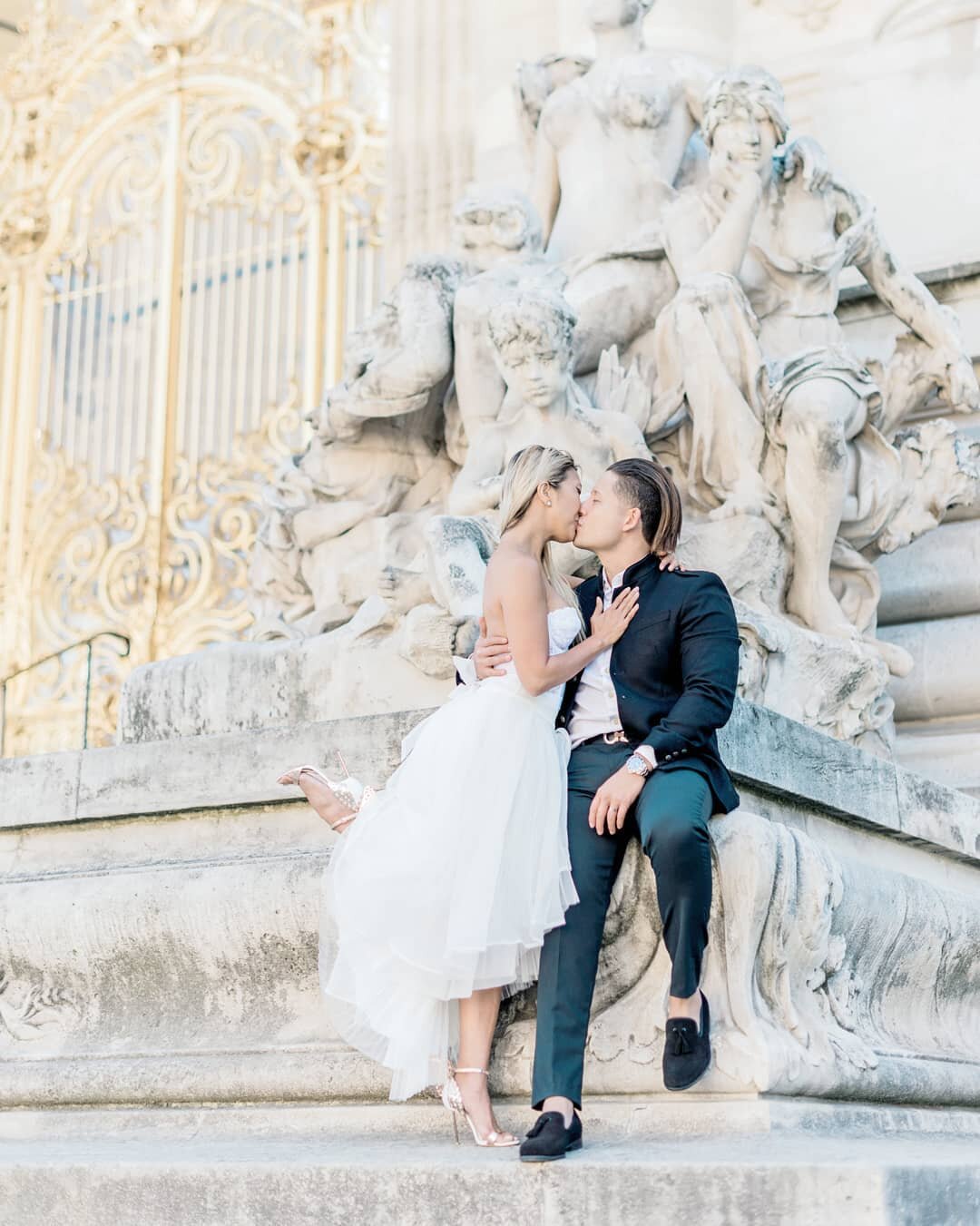Sharing a photograph I took in Paris of an adorable couple from Miami that I am happy to call my friends. So many things to celebrate currently in their lives! 💛
.
#timmoore_lovestory
.
.
#parisphotographer #babyincoming #paris #statues #epicshoes #