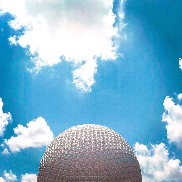 Sadly, this photo was taken 4 years ago and not today. ☹️
&bull;
&bull;
&bull;
&bull;
#spaceshipearth #epcot #disneyworld #acolorstory #candyminimal #disney #iphonephoto