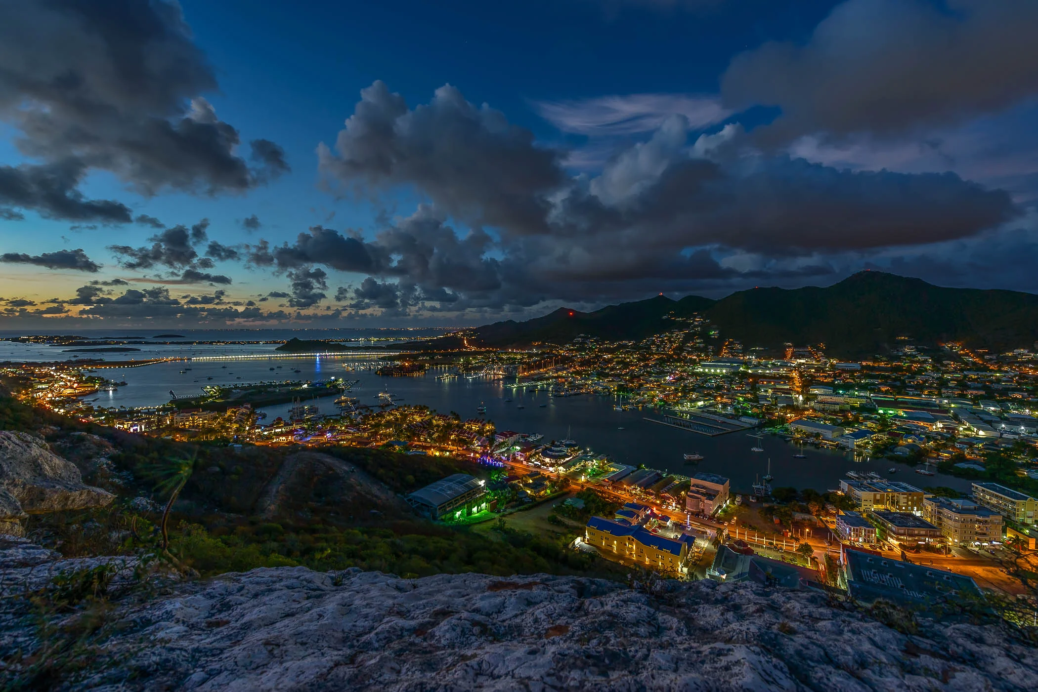 Cole Bay / Simpson Bay at night