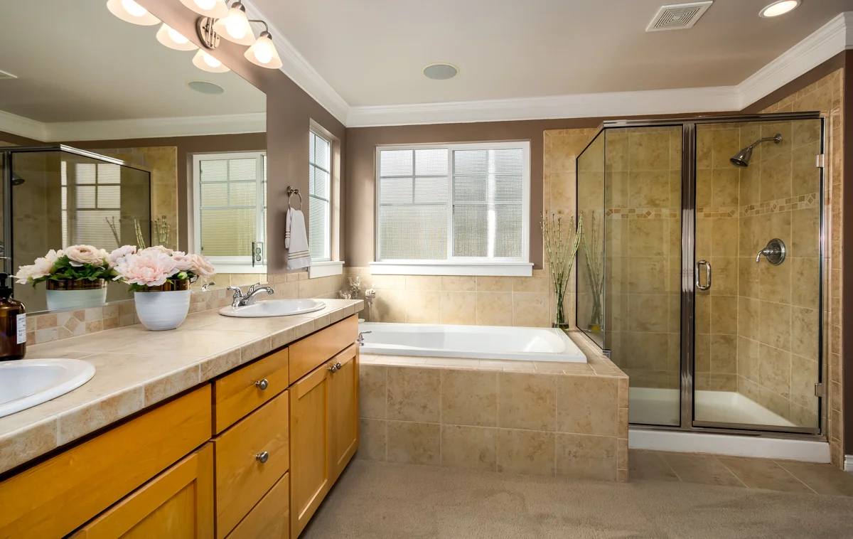 15. Master Bath.jpg