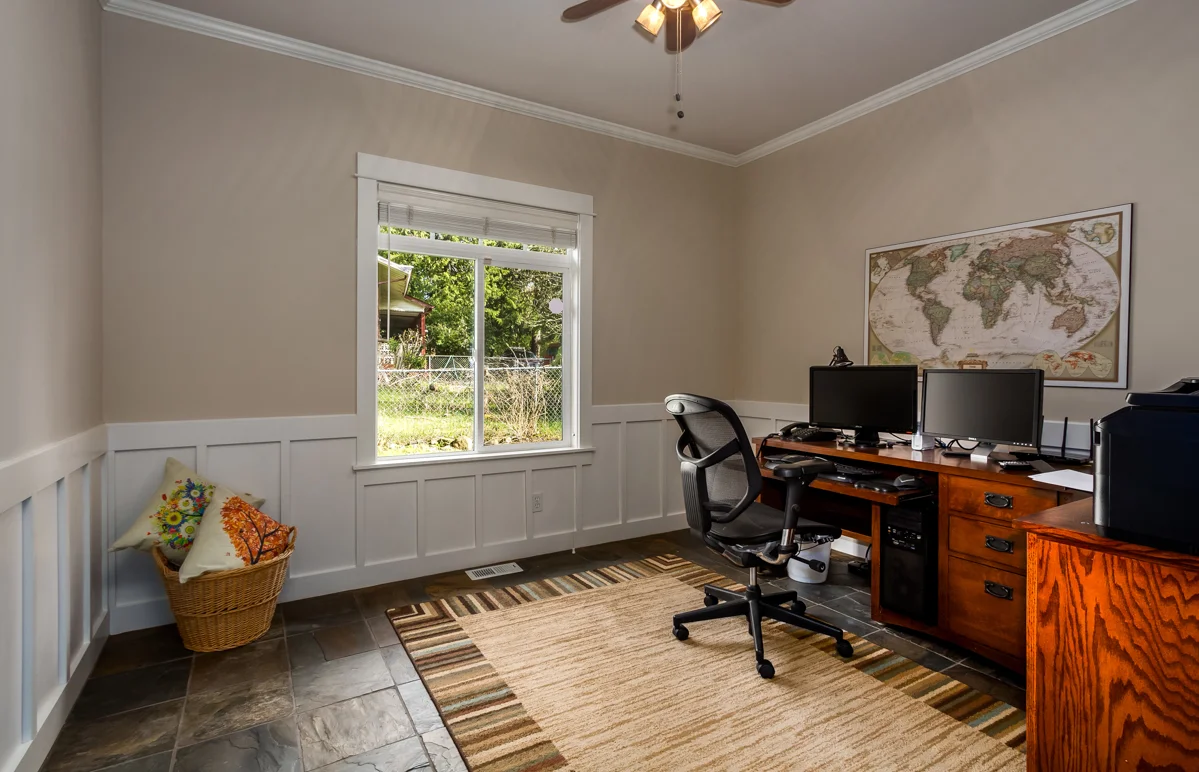 20. office.jpg