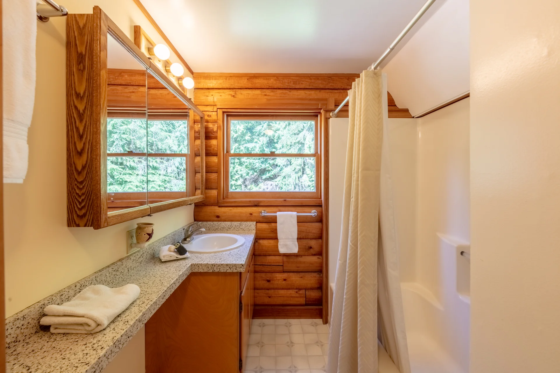 6670 Arrow Point-306-HDR.jpg