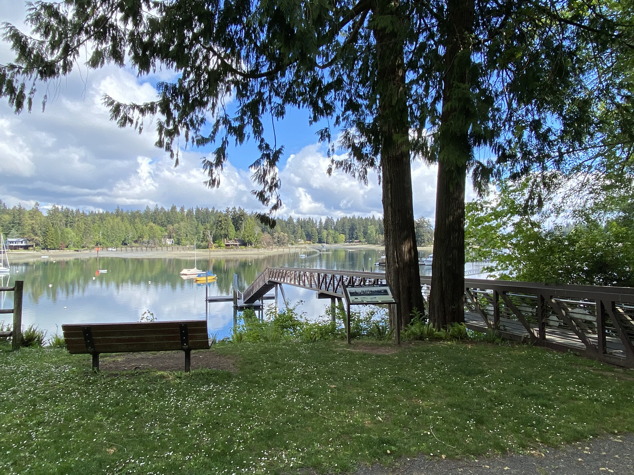  Hidden Cove Park is walking distance from the home via wonderfully maintained wooded trails. The park features a 220-foot-dock with low platform perfect for swimming, kayaking and SUPing. Or just rest and enjoy the view or have a picnic in the lawn.