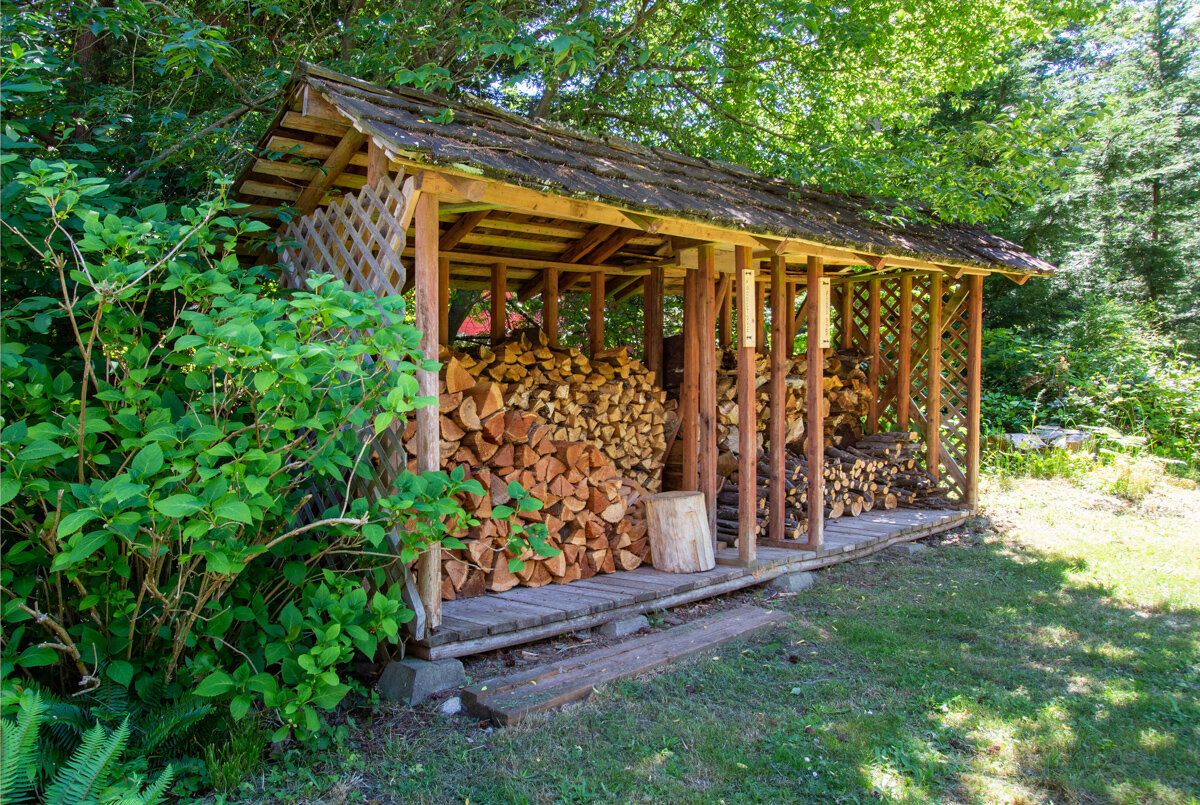 Prepare your firewood for a cozy winter indoors, or the perfect bonfire experience to celebrate summer. 