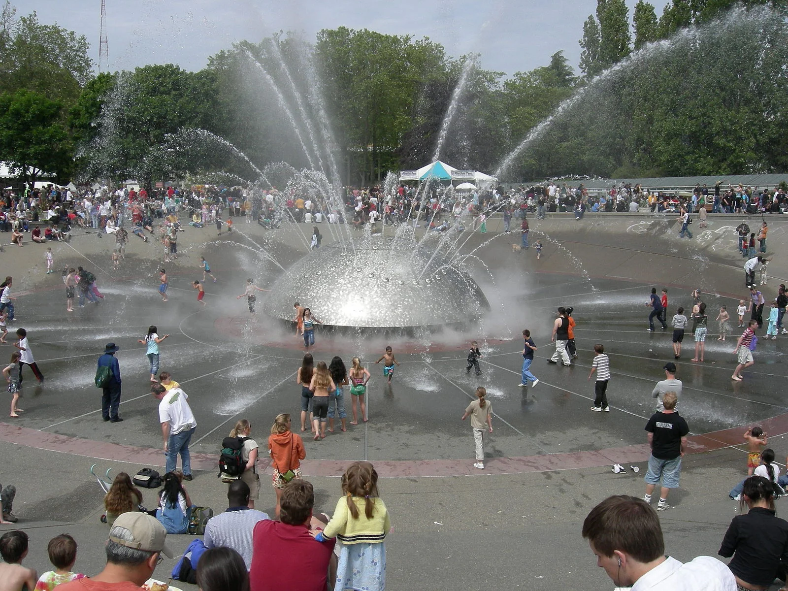 The International Fountain at Seattle Center. Image by Joe Mabel, used in terms of a Creative Commons Attribution-Share Alike 4.0 International license.