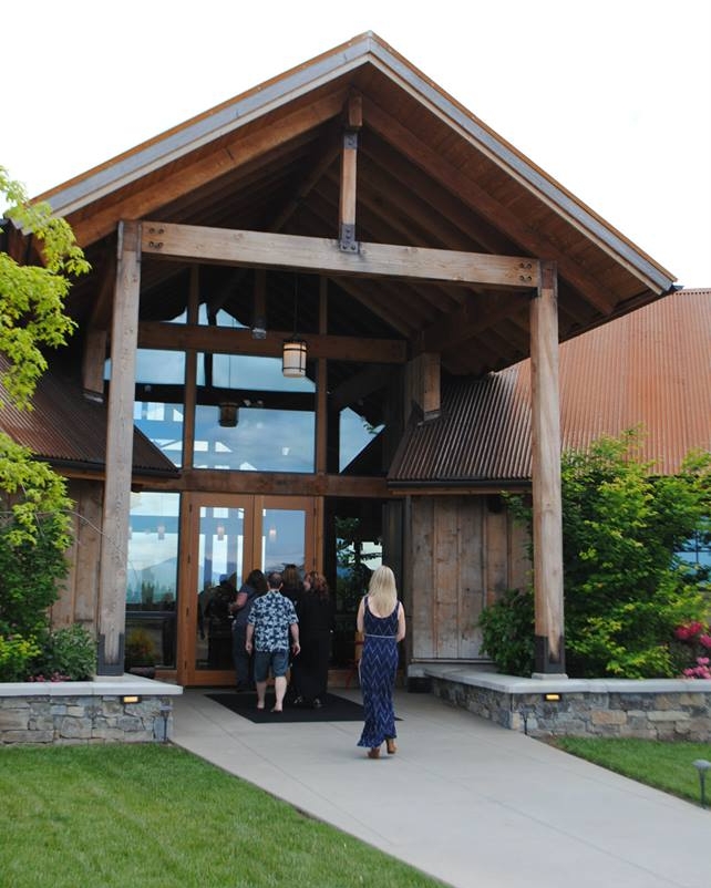 ROAM THE ROGUE - Seven Wineries, One Day - What to do in Southern Oregon - Things to do - Wine Tasting  - Upper Rogue Wine Trail - Kriselle Cellars