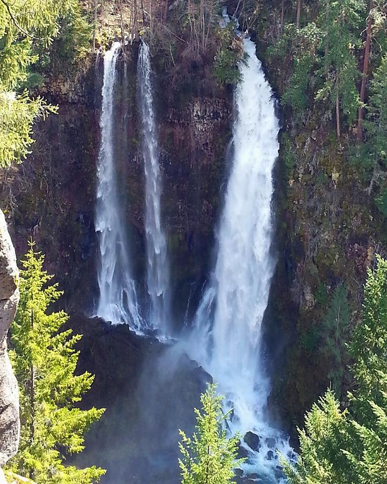 BARR CREEK FALLS  - Waterfalls - What to do in Southern Oregon - Things to do - Hikes - Kids