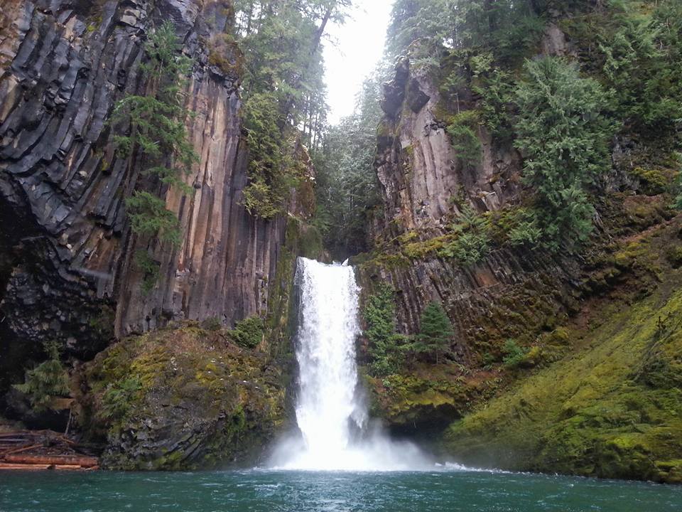 TOKETEE FALLS - What to do in Southern Oregon - Waterfalls - Hiking - Kids - Outdoor Adventures