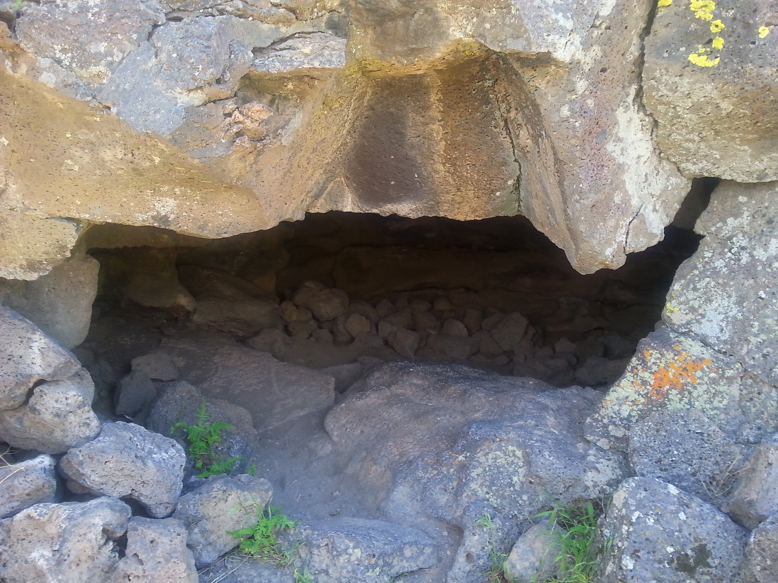 LAVA BEDS NATIONAL MONUMENT - What to do in Southern Oregon- Things to do - Hiking - Caves - Kids