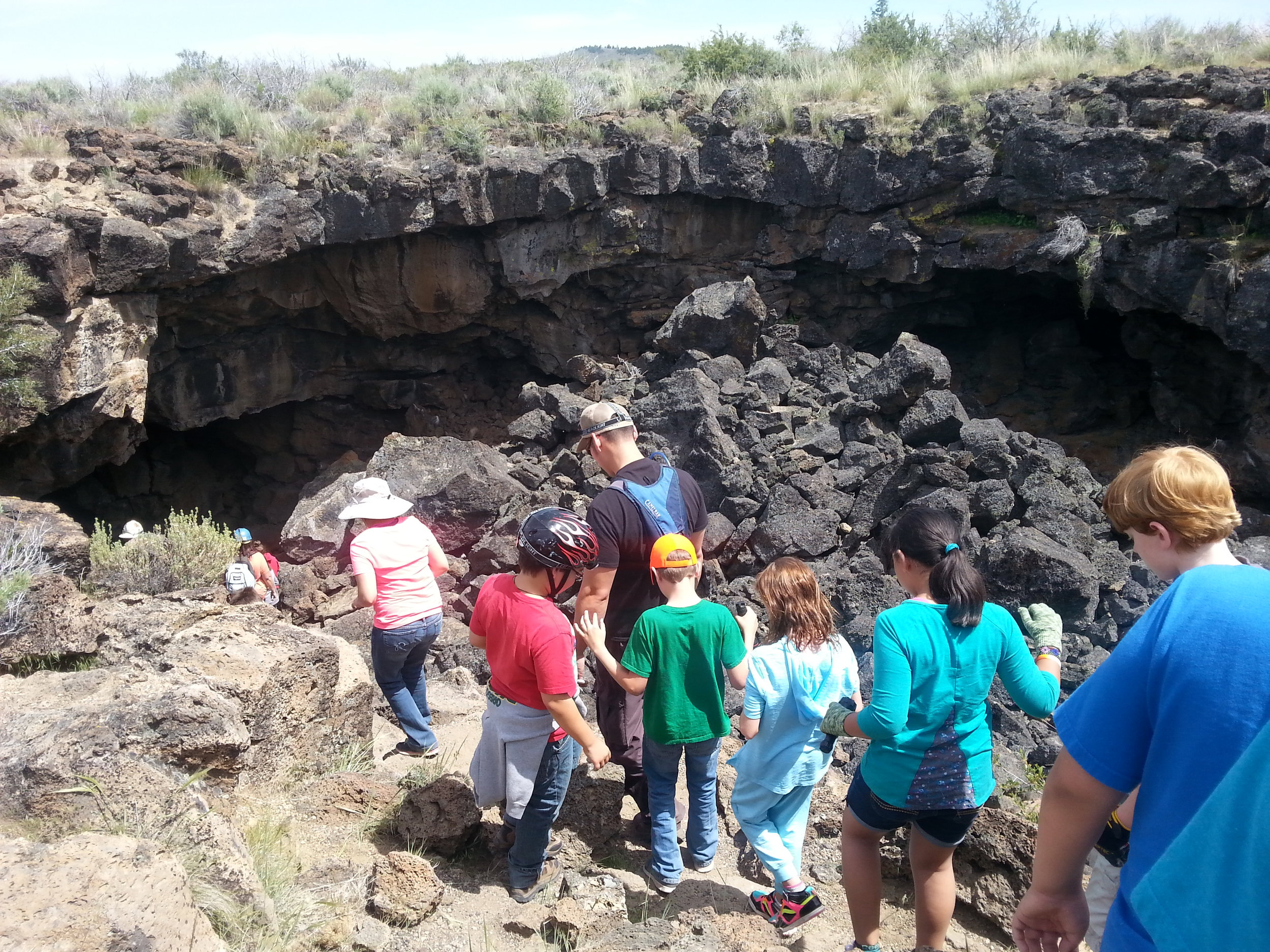LAVA BEDS NATIONAL MONUMENT - What to do in Southern Oregon- Things to do - Hiking - Caves - Kids - Junior Rangers