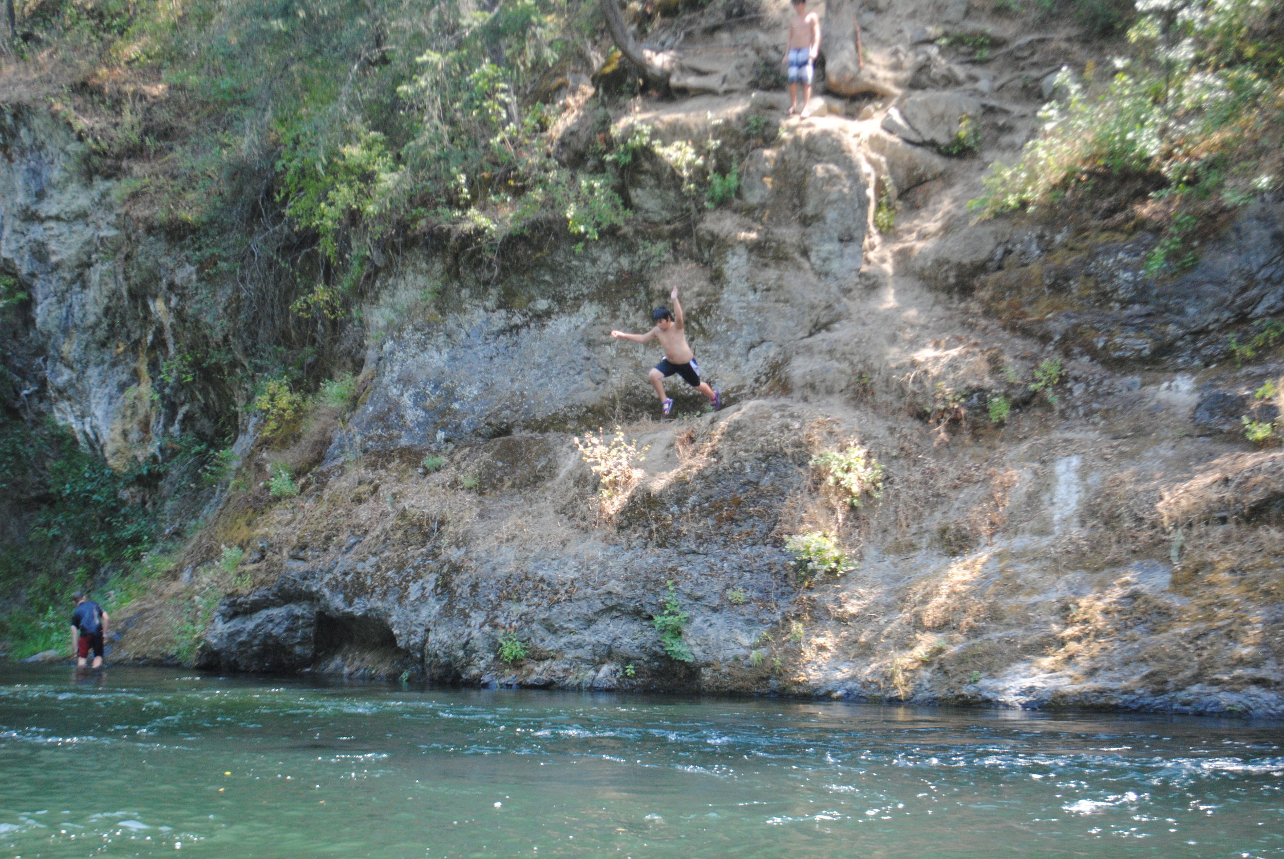 MCKEE BRIDGE - Swimming Hole - What to do in Southern Oregon - Outdoor Adventures - Fun with Kids - Applegate River