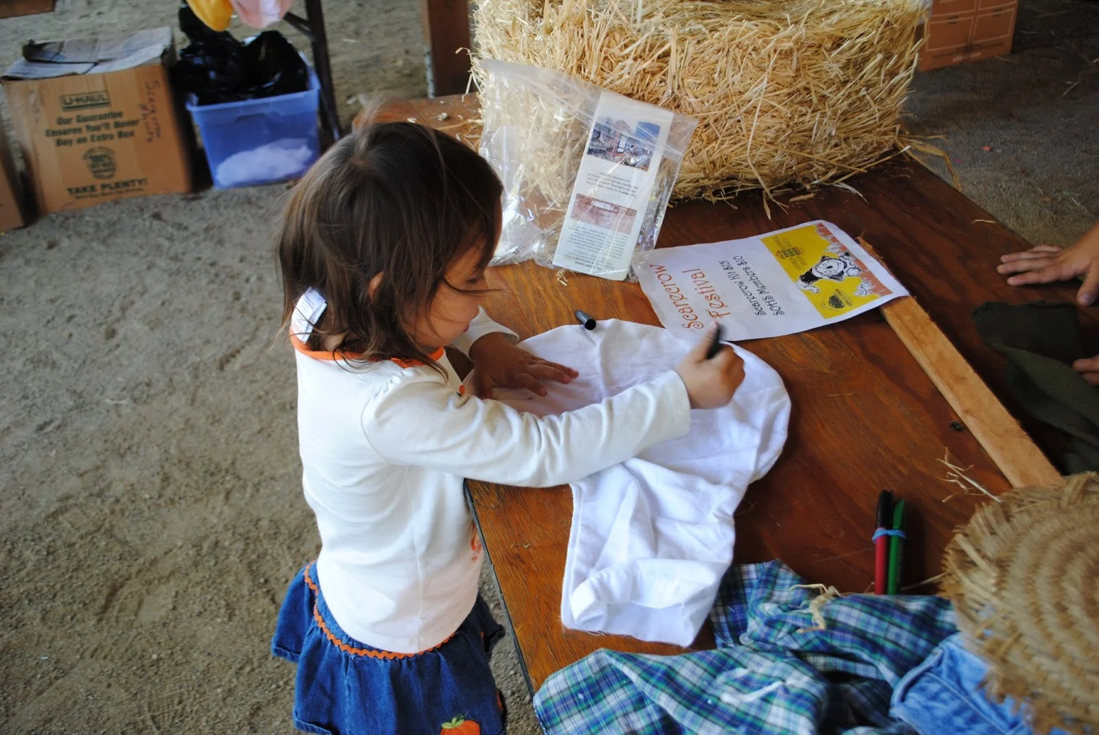 HANLEY FARM SCARECROW FESTIVAL - FALL - Pumpkin Painting - Kids - What to to do in Southern Oregon