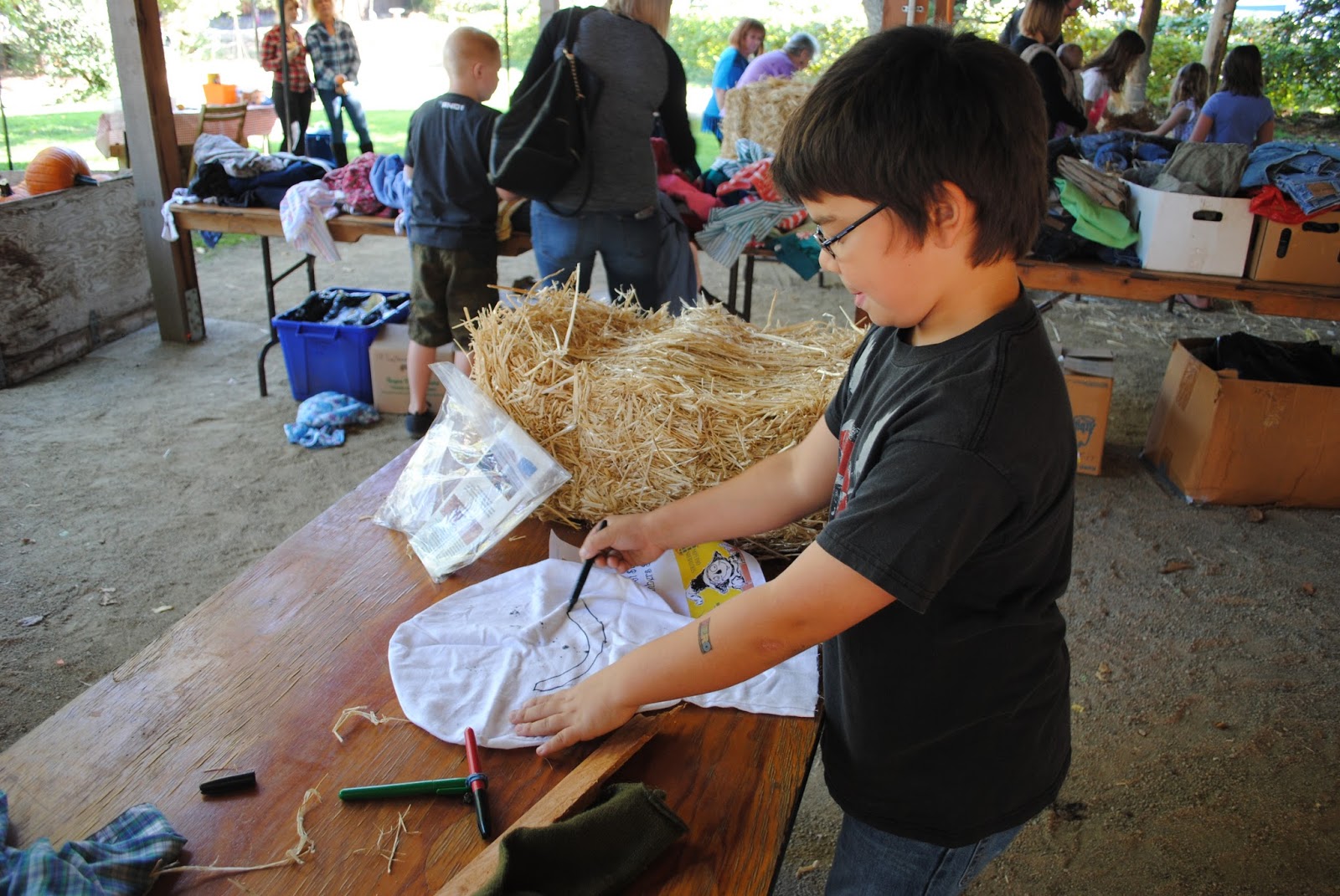 HANLEY FARM SCARECROW FESTIVAL - FALL - Pumpkin Painting - Kids - What to to do in Southern Oregon