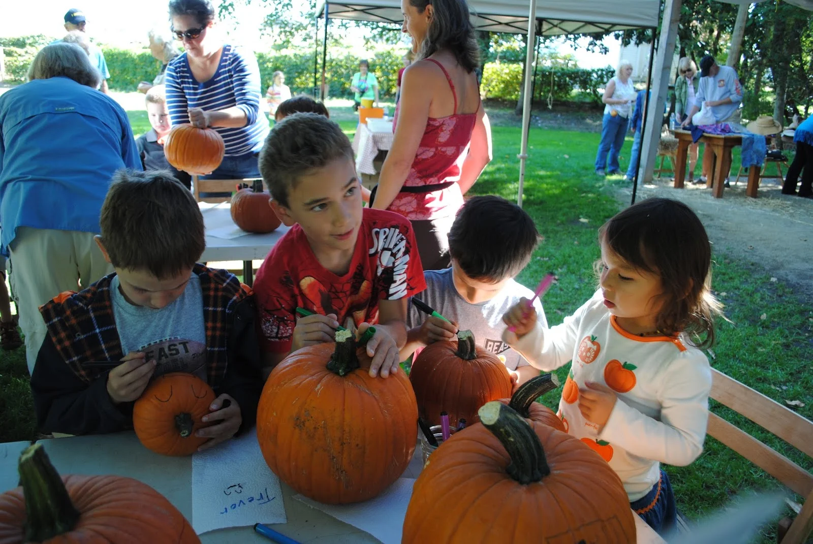 HANLEY FARM SCARECROW FESTIVAL - FALL - Pumpkin Painting - Kids - What to to do in Southern Oregon