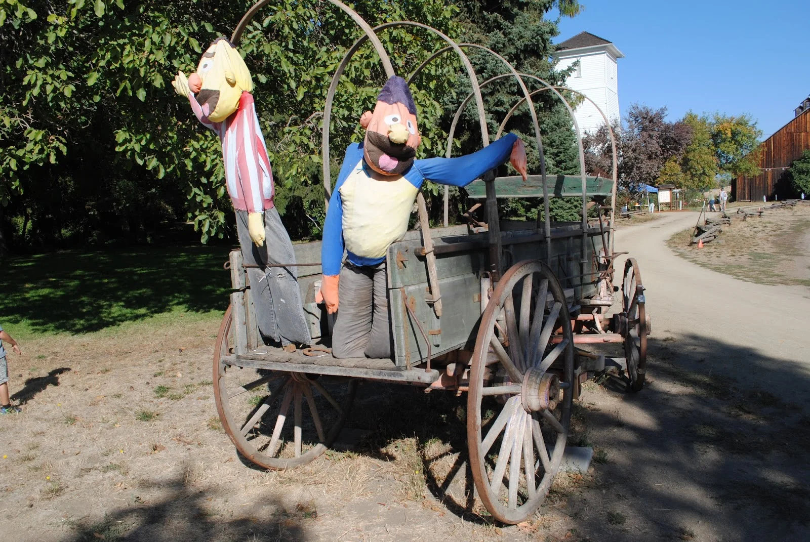 HANLEY FARM SCARECROW FESTIVAL - FALL - Pumpkin Painting - Kids - What to to do in Southern Oregon