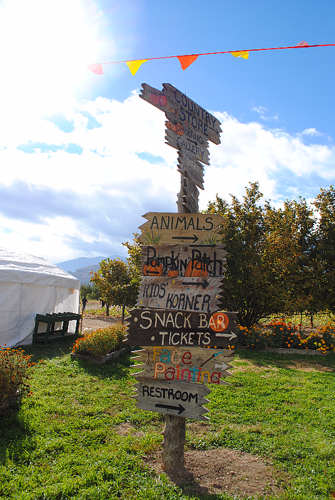 PHeasant Fields Farm signs.png