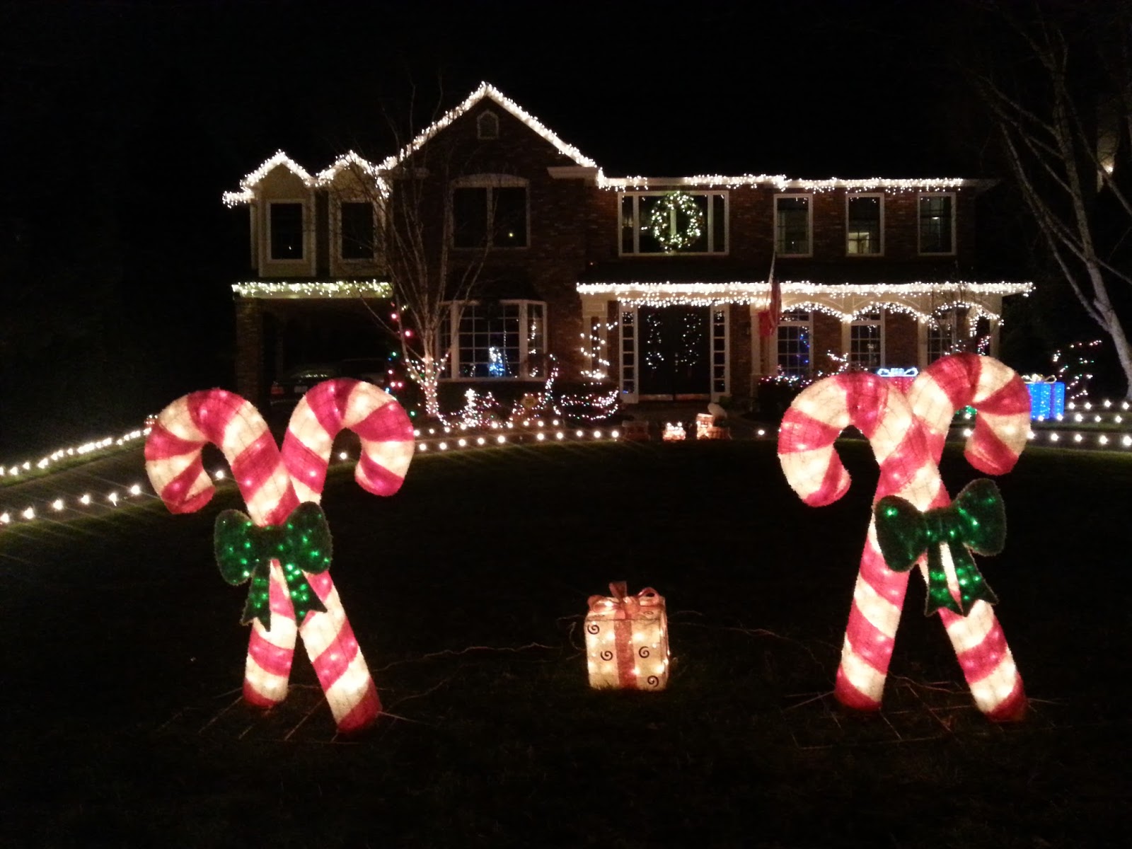 CHRISTMAS LIGHTS TRAIL IN MEDFORD - What to do in Southern ORegon - Greystone Ct - Cherry Lane