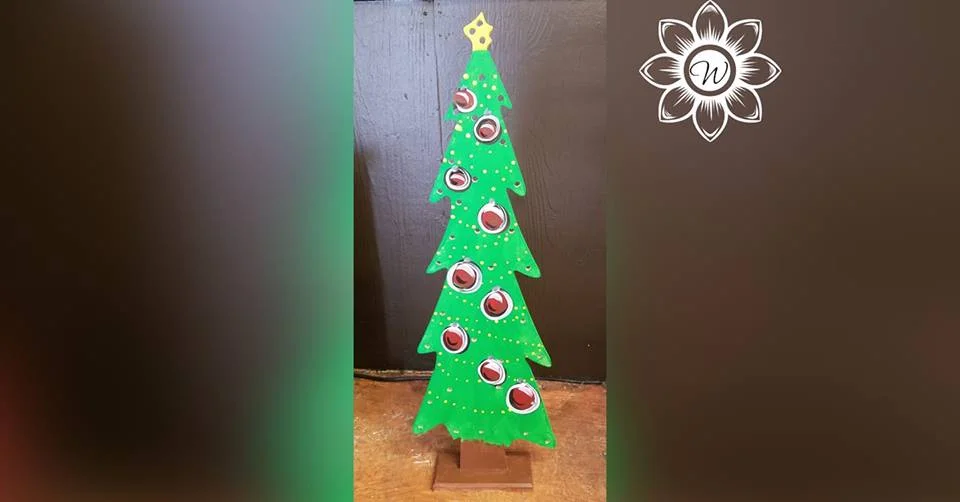 WOOD CHRISTMAS TREE SIP AND PAINT AT VISIONS OF WONDERLAND