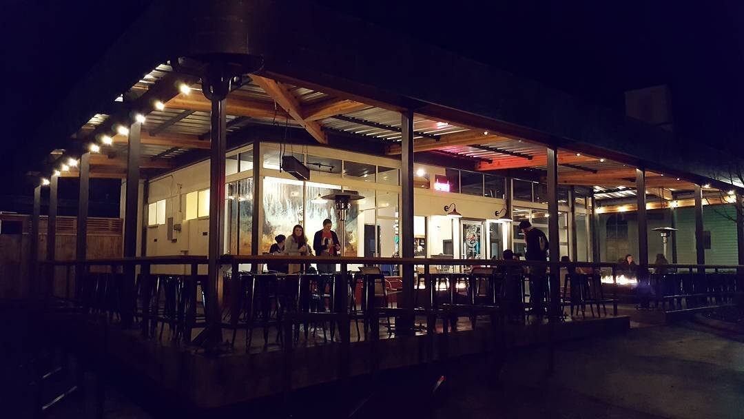 PUMP HOUSE BURGERS &amp; BREWS