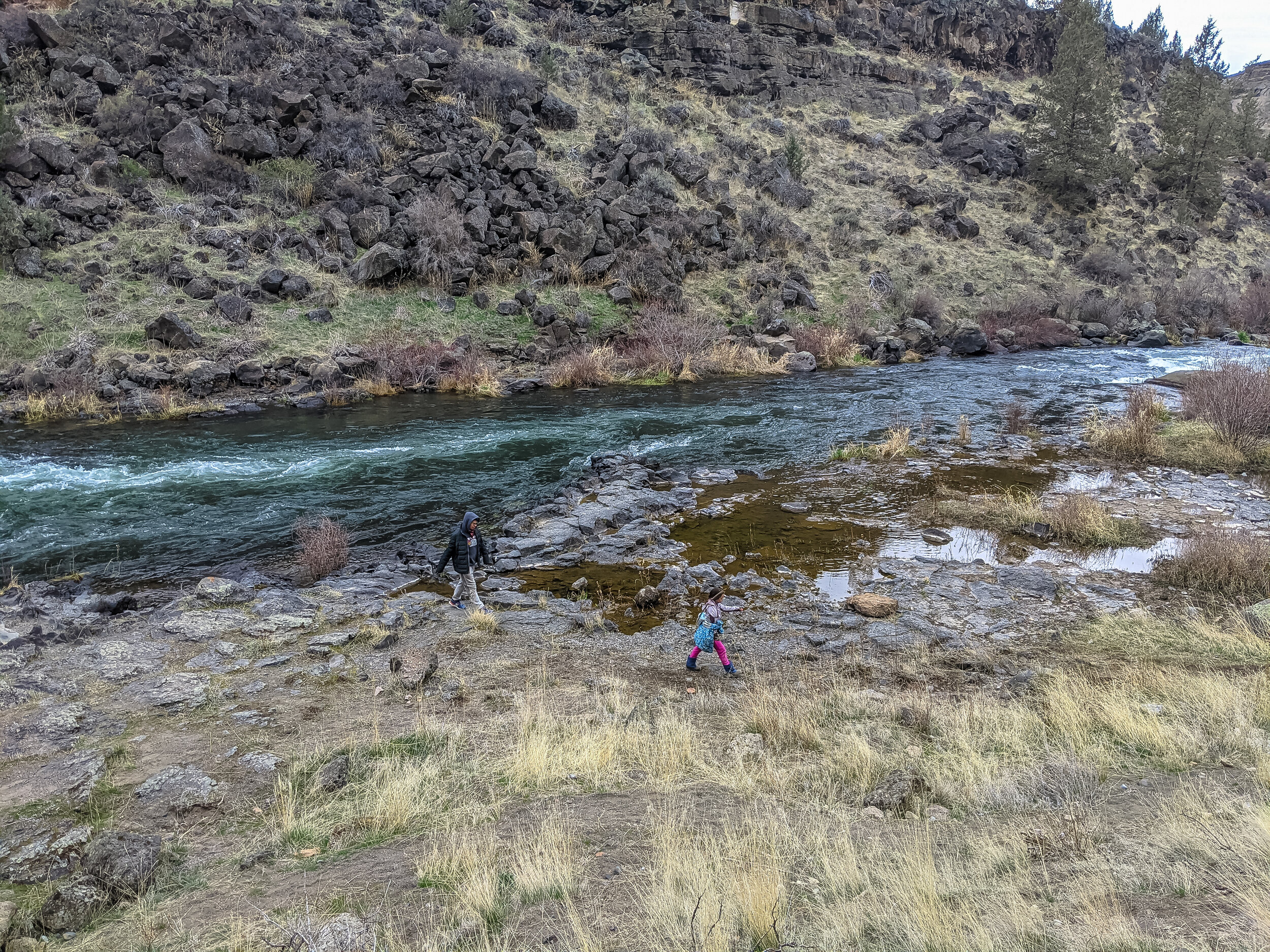 STEELHEAD FALLS - WATERFALL HIKING WITH KIDS IN OREGON