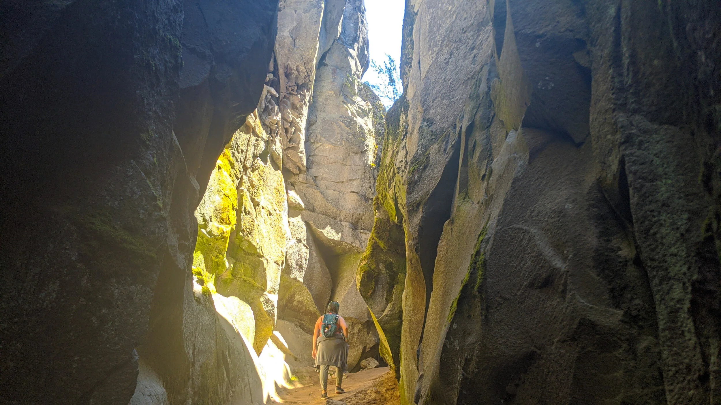 CRACK-IN-THE-GROUND - HIKING OREGON WITH KIDS