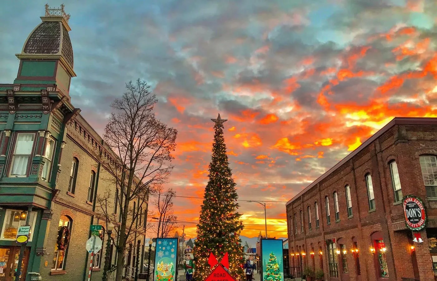 Grants Pass Downtown Holiday Tree Lighting