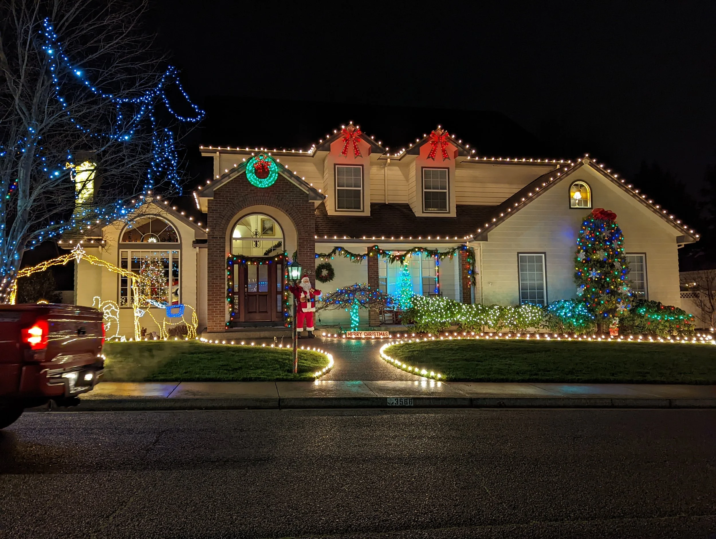 Greystone Court Holiday Lights in Medford